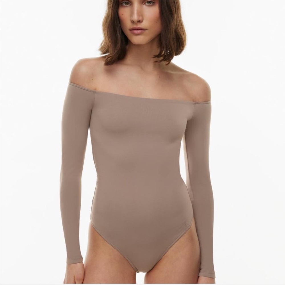 Aritzia Contour off the shoulder long sleeve bodysuit
